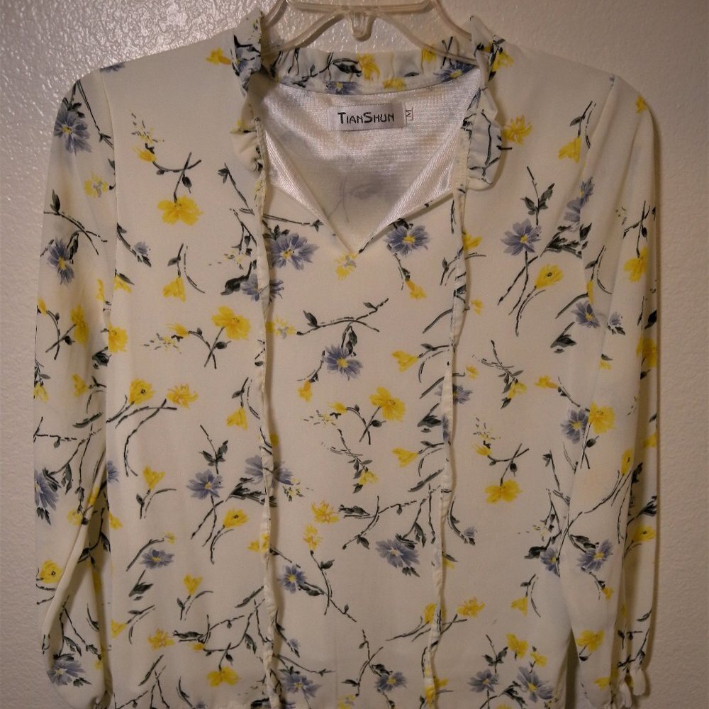 Off White Floral Longsleeve TianShun Top NWOT